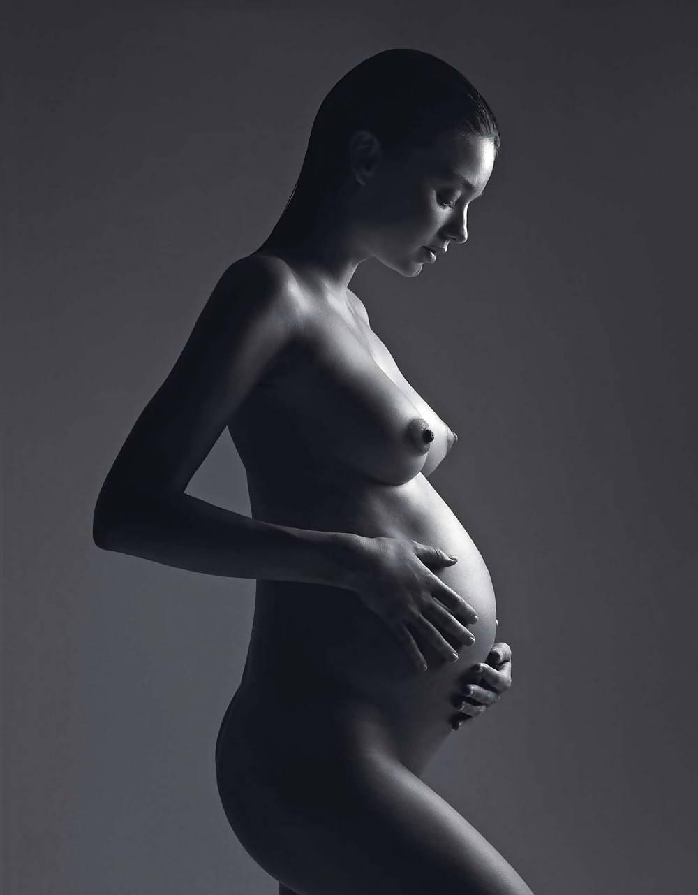 10P Pregnant Celebrity