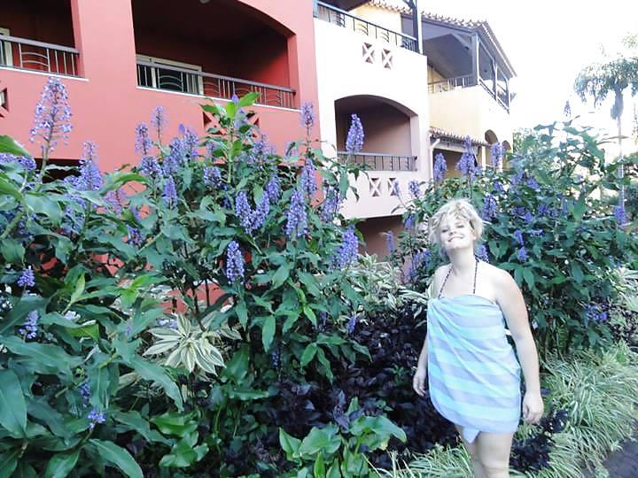 19P Laetitia C a la piscine (une ex)