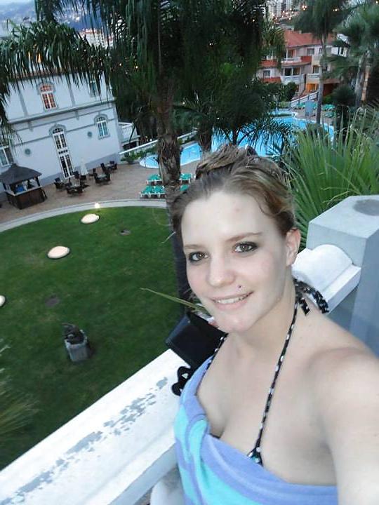 19P Laetitia C a la piscine (une ex)