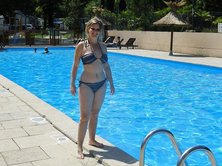 19P Laetitia C a la piscine (une ex)