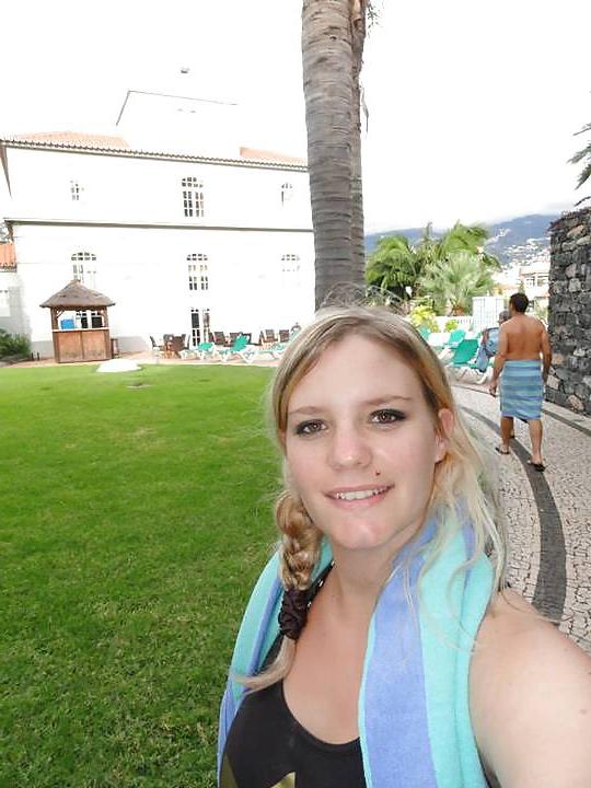 19P Laetitia C a la piscine (une ex)