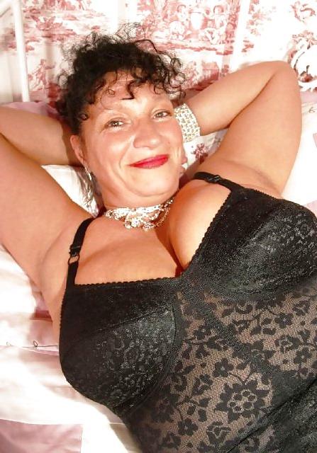 11P Mature in sexy clothes and black shoes