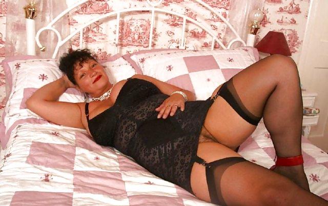 11P Mature in sexy clothes and black shoes