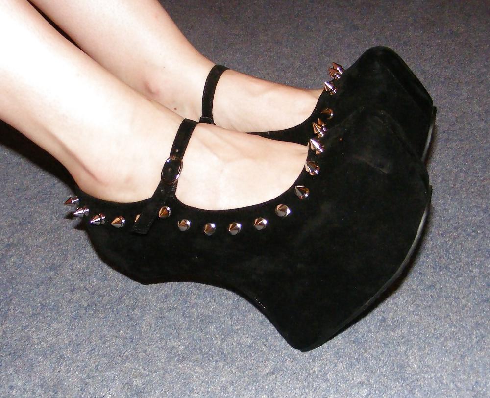 25P Fetish heels to bust your balls