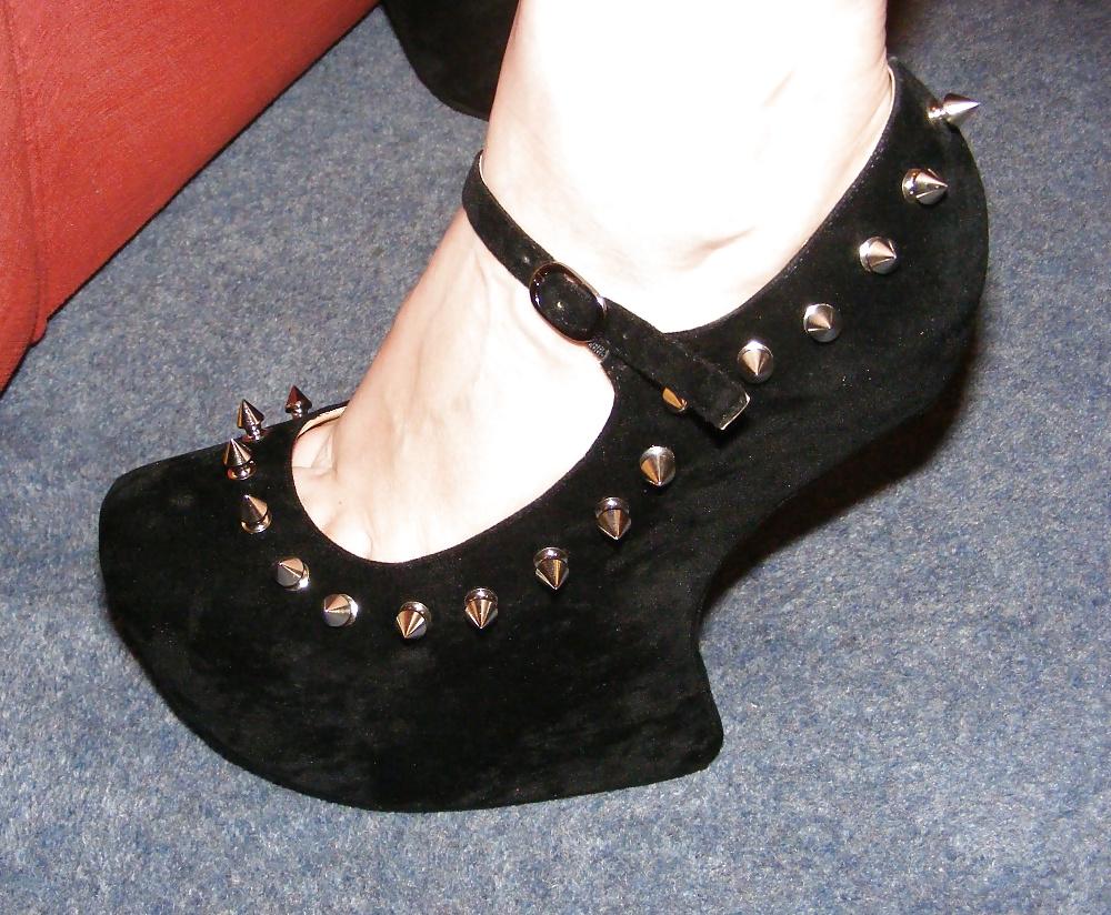 25P Fetish heels to bust your balls