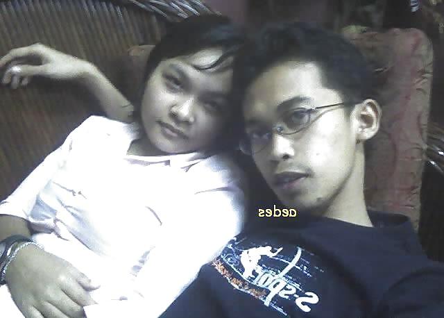 13P Awek posing ngan pakwe