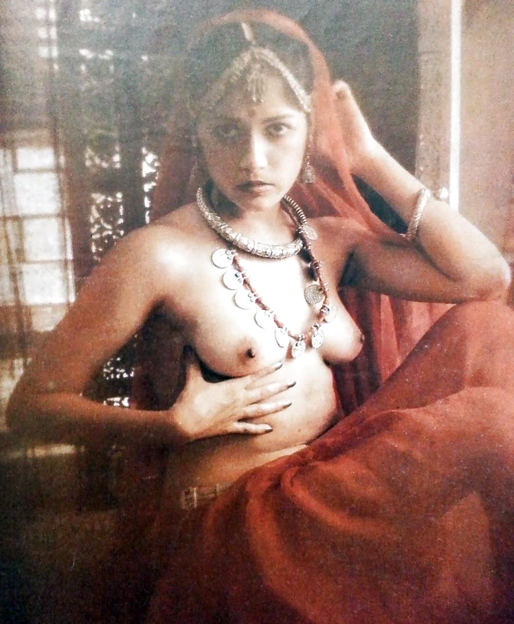 25P Indian Vintage Girls