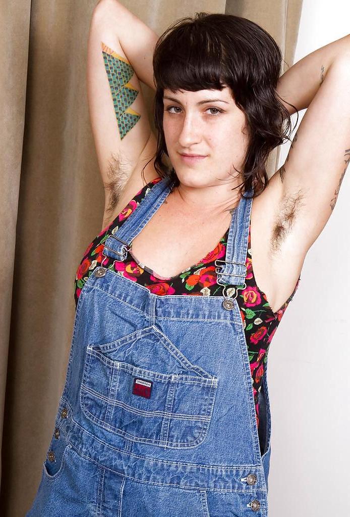 25P Girls with tattoo