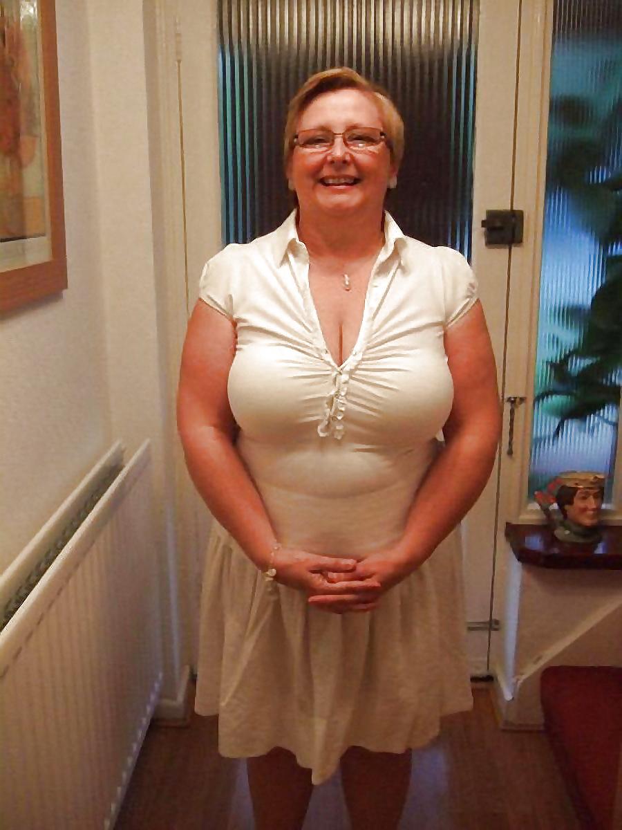 16P Wives that need banging hard