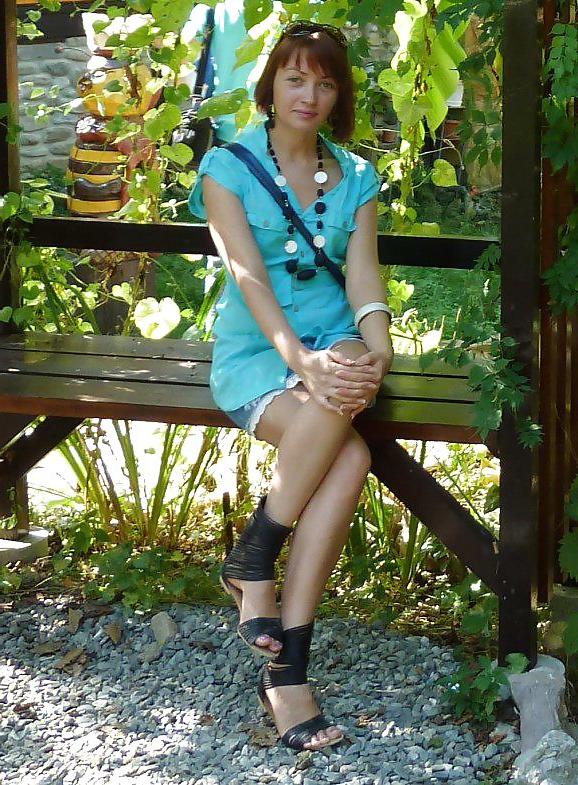 23P Mature mom take shirt and skirt off 