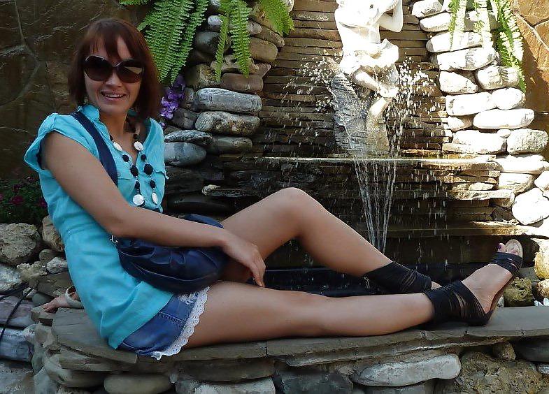 23P Mature mom take shirt and skirt off 