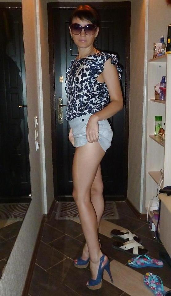 23P Mature mom take shirt and skirt off 