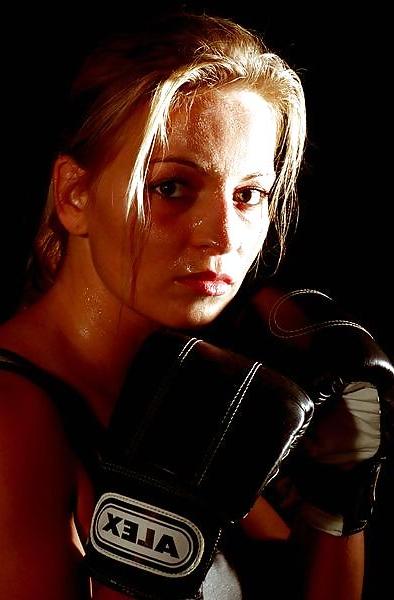 22P Regina Halmich deutsche Boxsportlerin