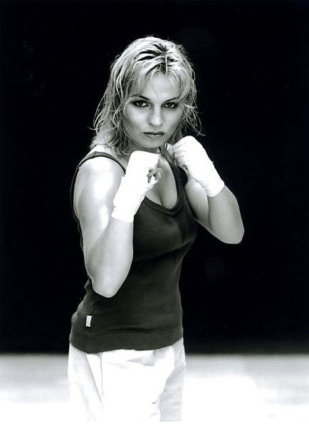 22P Regina Halmich deutsche Boxsportlerin