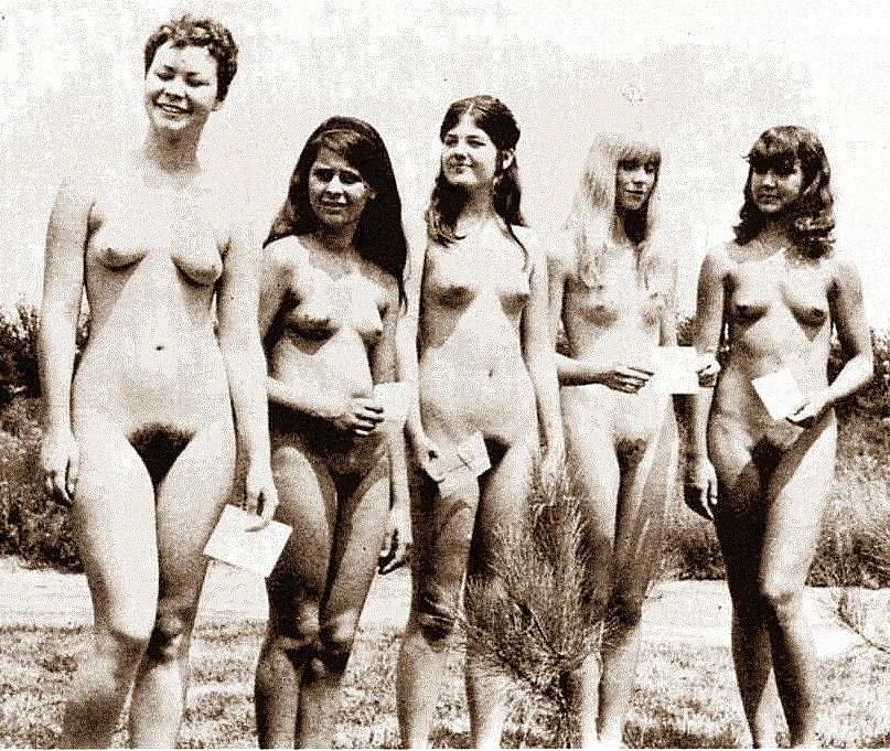 20P Just Vintage Naked Teens ! 