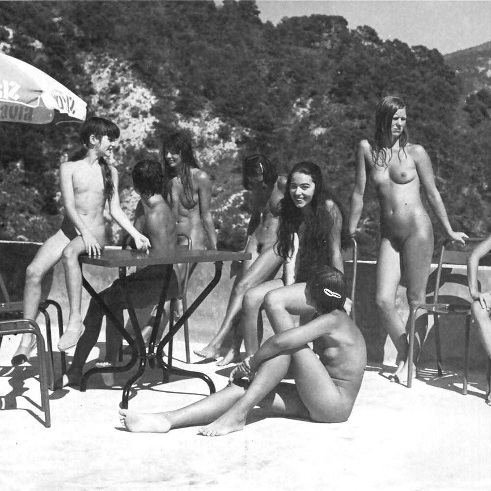 20P Just Vintage Naked Teens ! 
