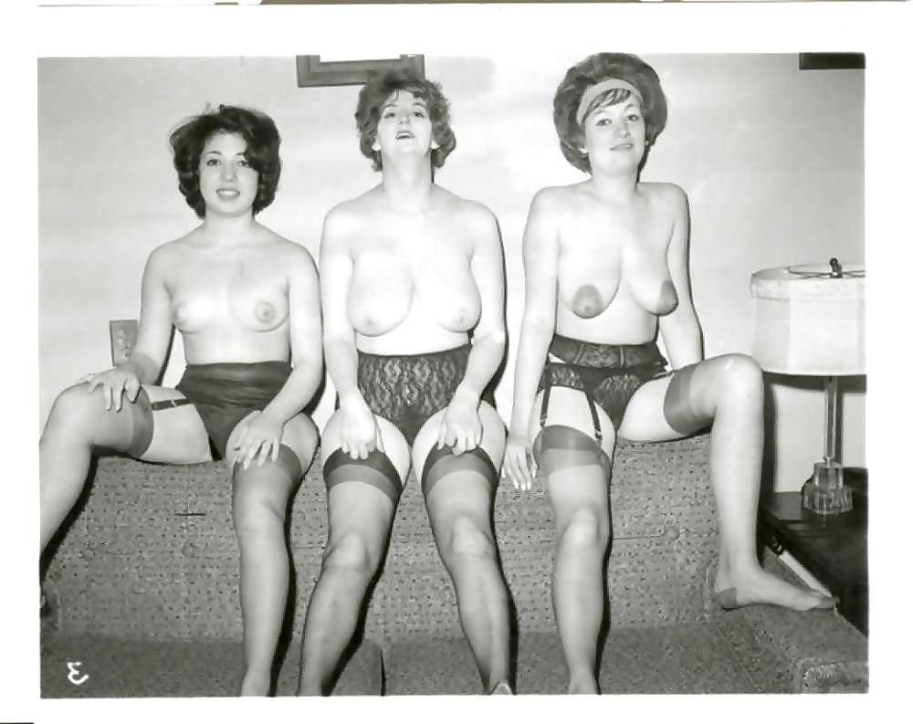 25P Groups Of Naked People - Vintage Edition - Vol. 7