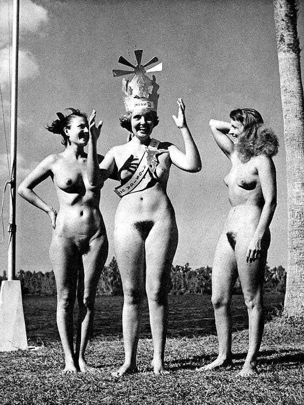25P Groups Of Naked People - Vintage Edition - Vol. 7