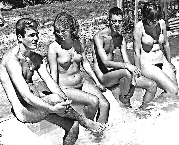 25P Groups Of Naked People - Vintage Edition - Vol. 7