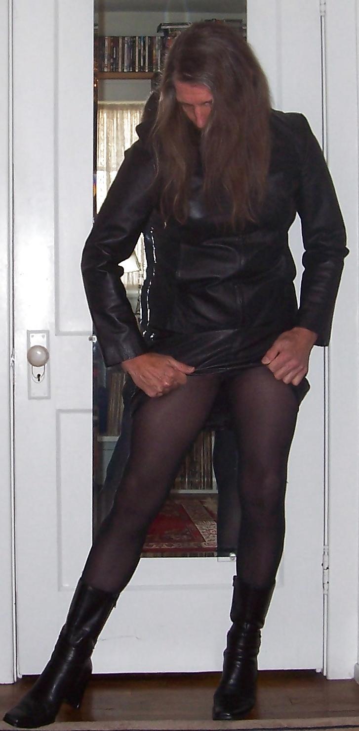 24P Crossdressing – Mehr schwarzes Leder