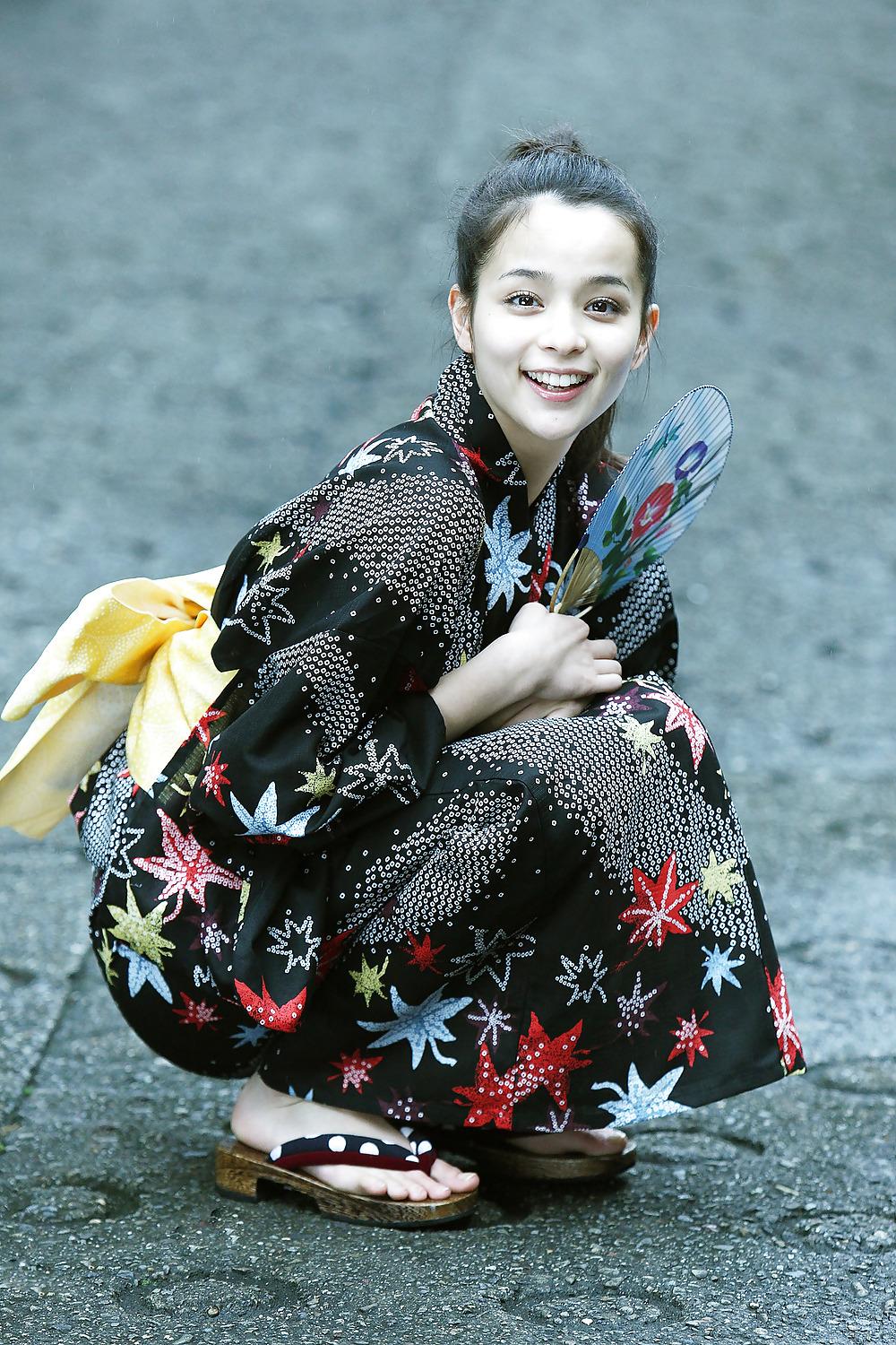 10P Rosa Kato is a half-Italian and half-Japanese actress !