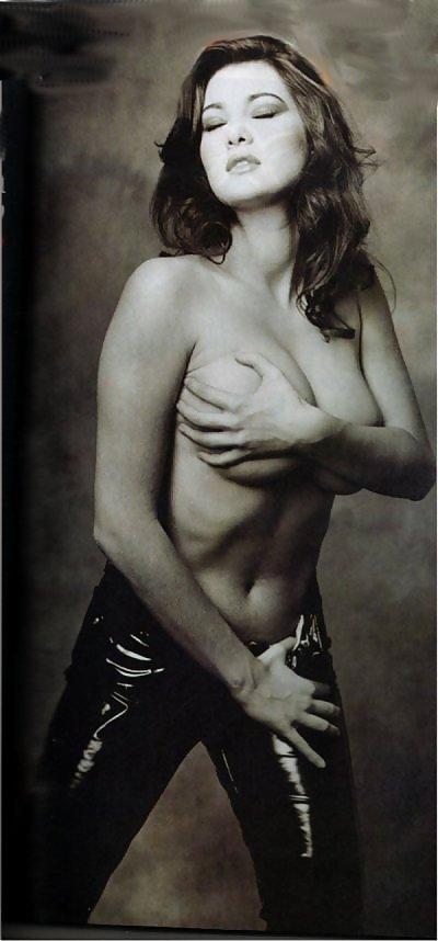 25P Italian Actress Manuela Arcuri