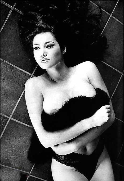 25P Italian Actress Manuela Arcuri
