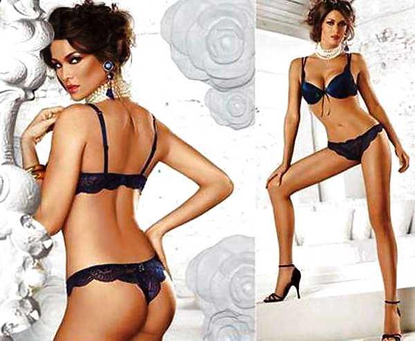 25P Italian Actress Manuela Arcuri