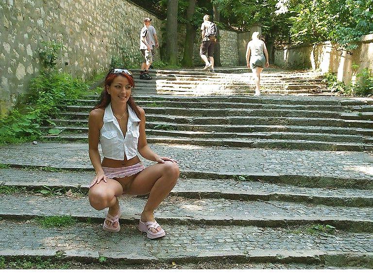 25P Otra chica exhibicionista.