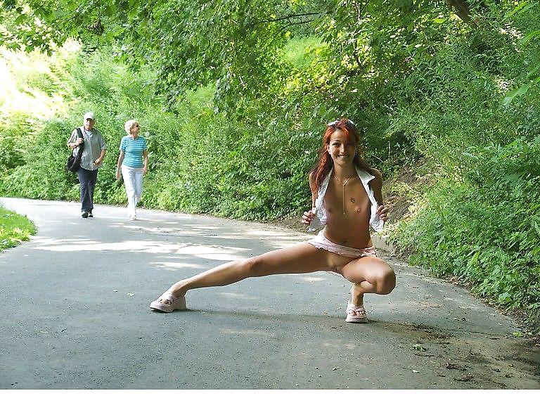 25P Otra chica exhibicionista.