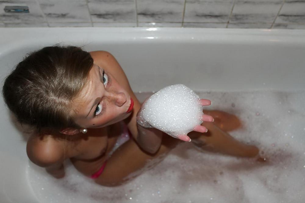 25P Teen posing nude