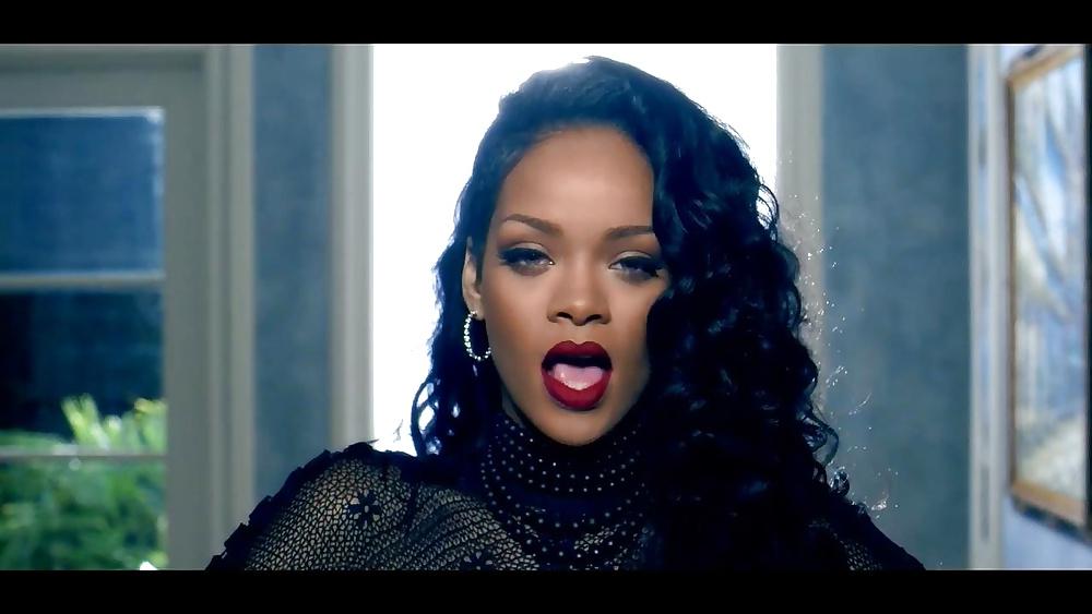 25P Shakira - Rihanna