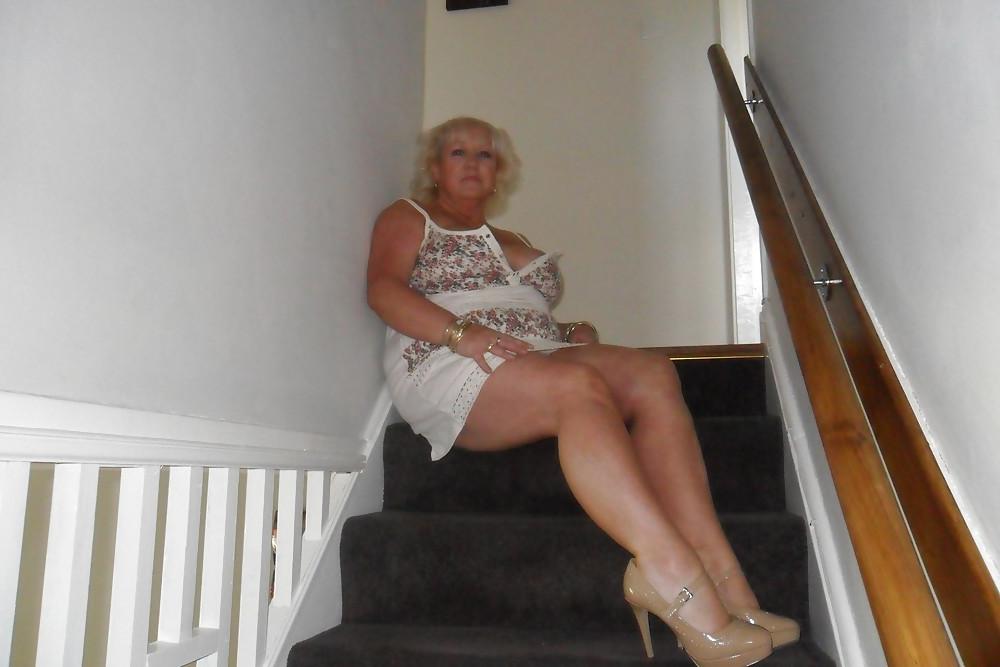 23P Sexy GILF Teresa