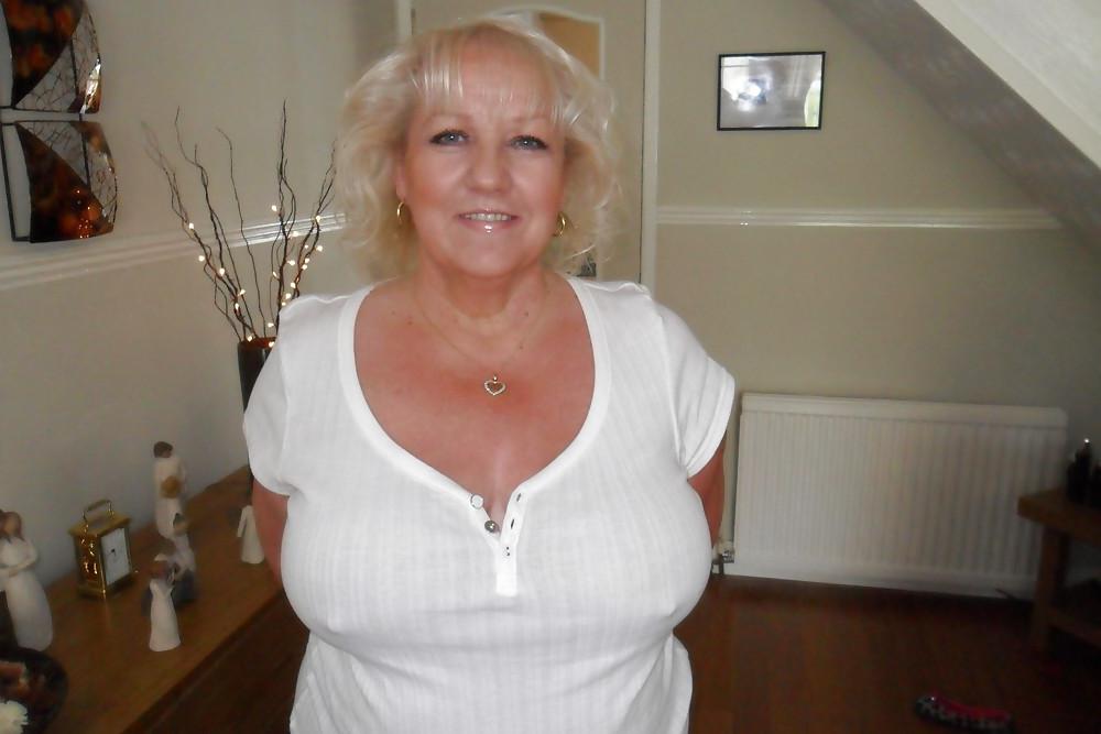23P Sexy GILF Teresa