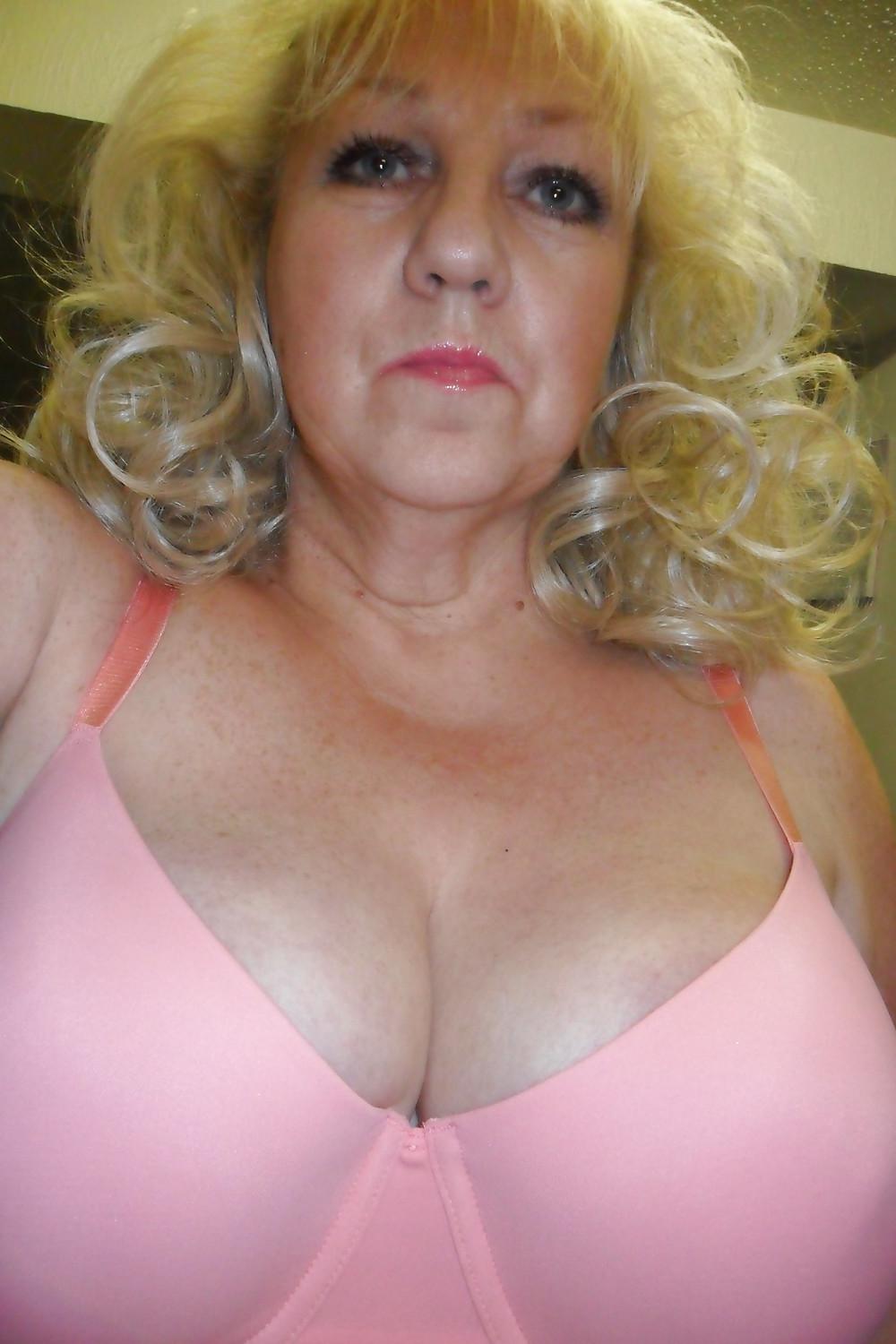 23P Sexy GILF Teresa