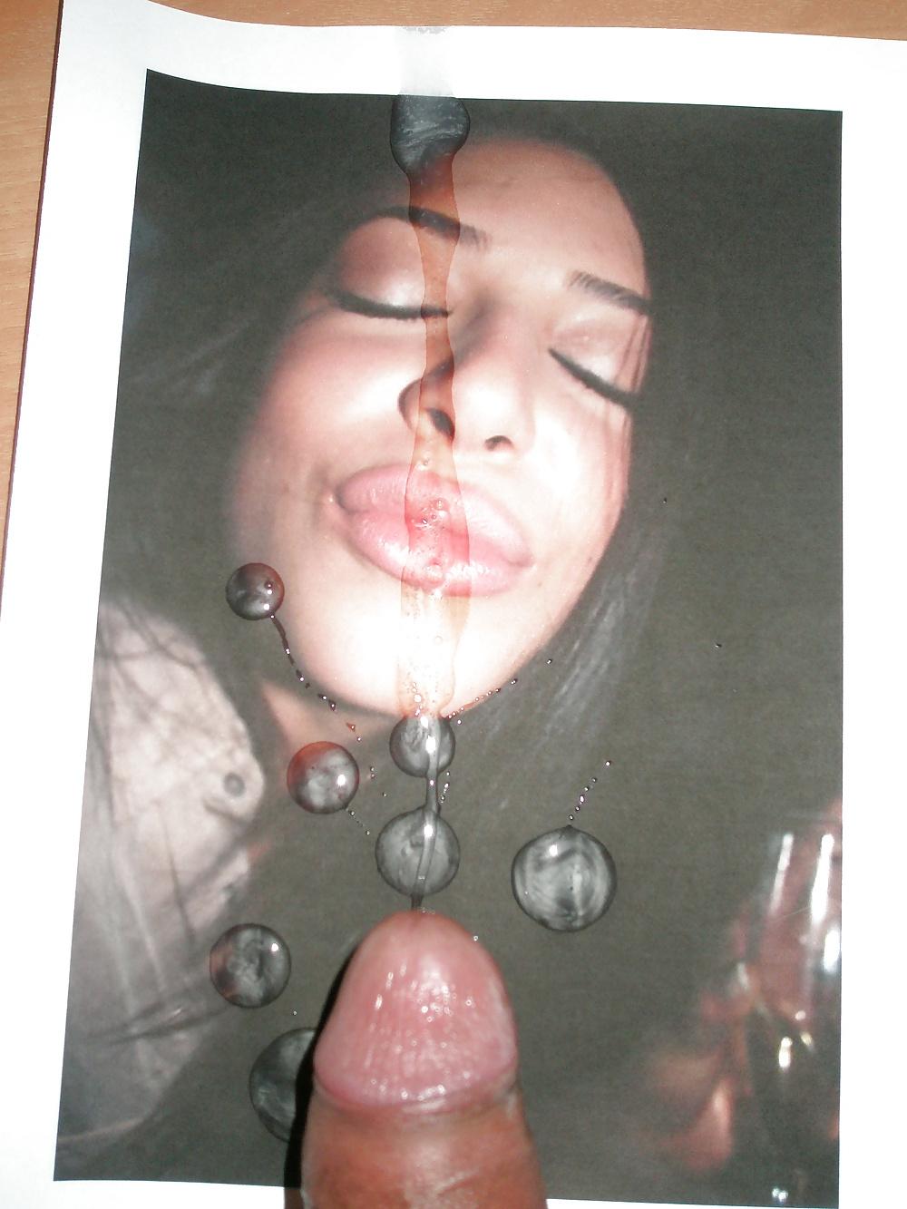 9P A beautiful face with sexy lips gets cum covered