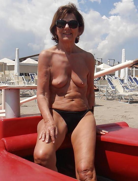 6P Showing  my body mature in the beach