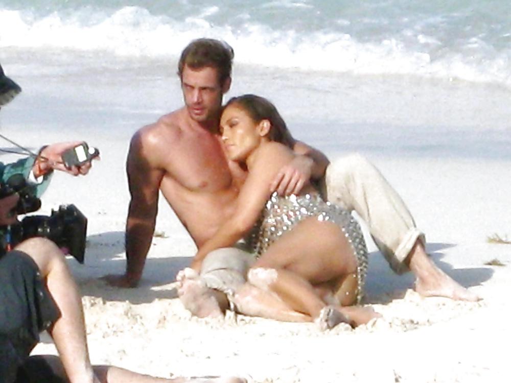 25P Jennifer lopez upskirt & nipples slip collection