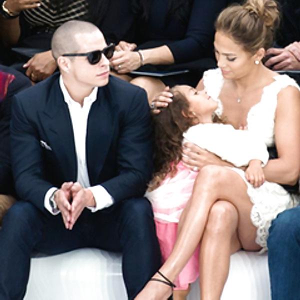 25P Jennifer lopez upskirt & nipples slip collection