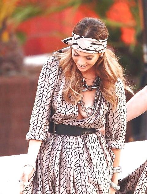 25P Jennifer lopez upskirt & nipples slip collection
