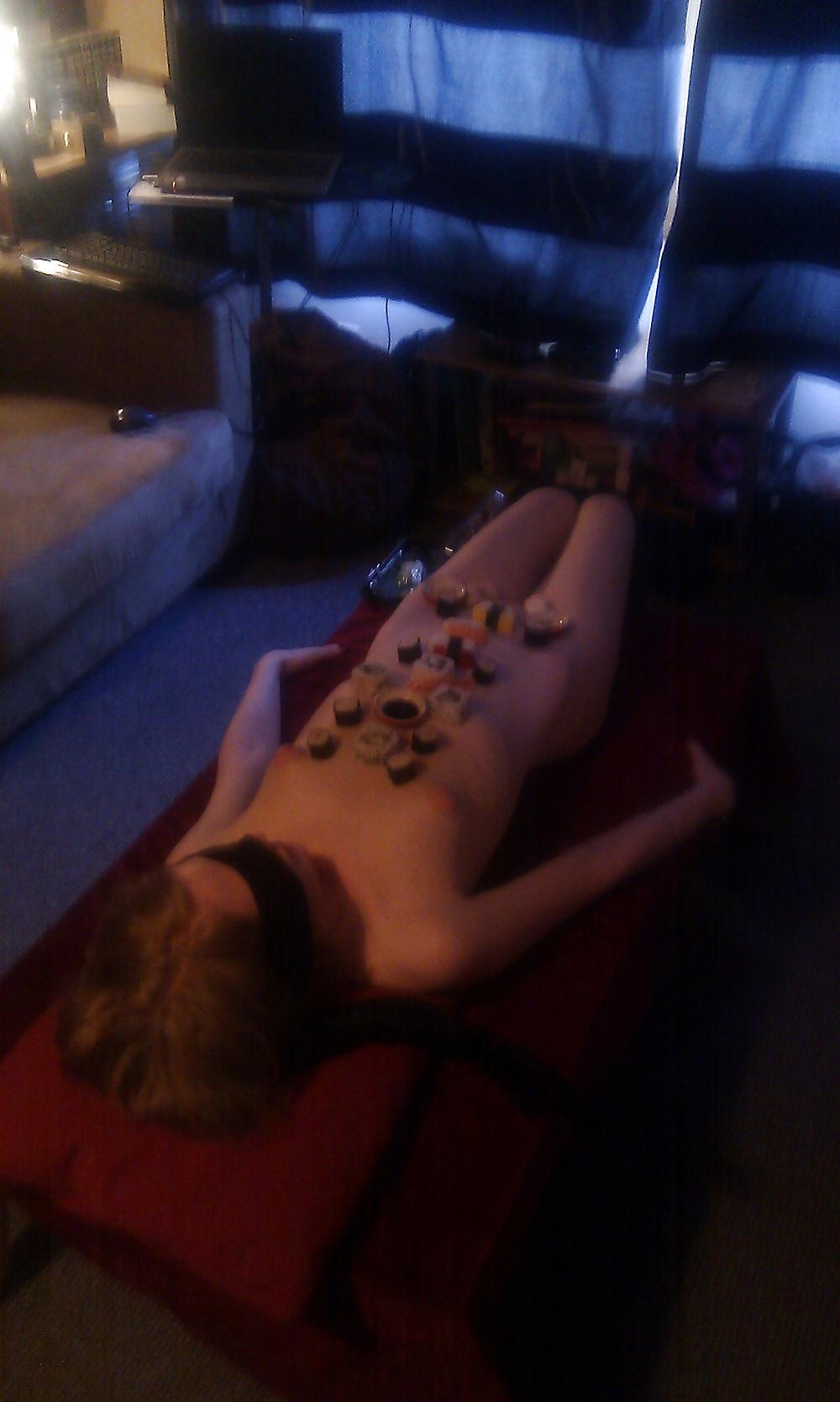 5P Submissive Sushi Table