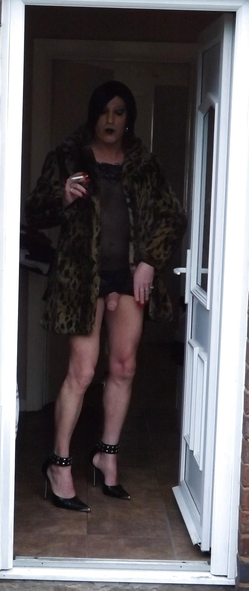 10P Selina the extreme heeled tattooed goth slut