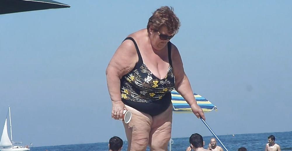 25P Beach Mature Boobs