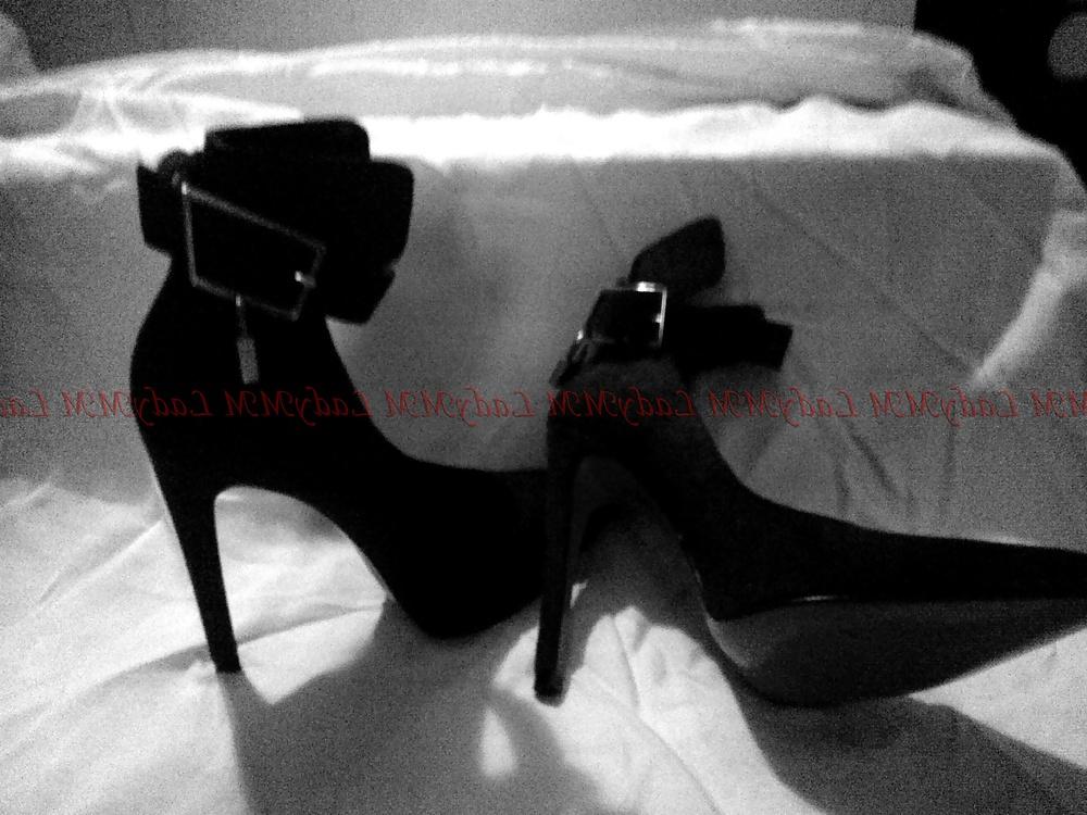 12P LadyMM Italian Milf. Her new black and red high heeled shoes
