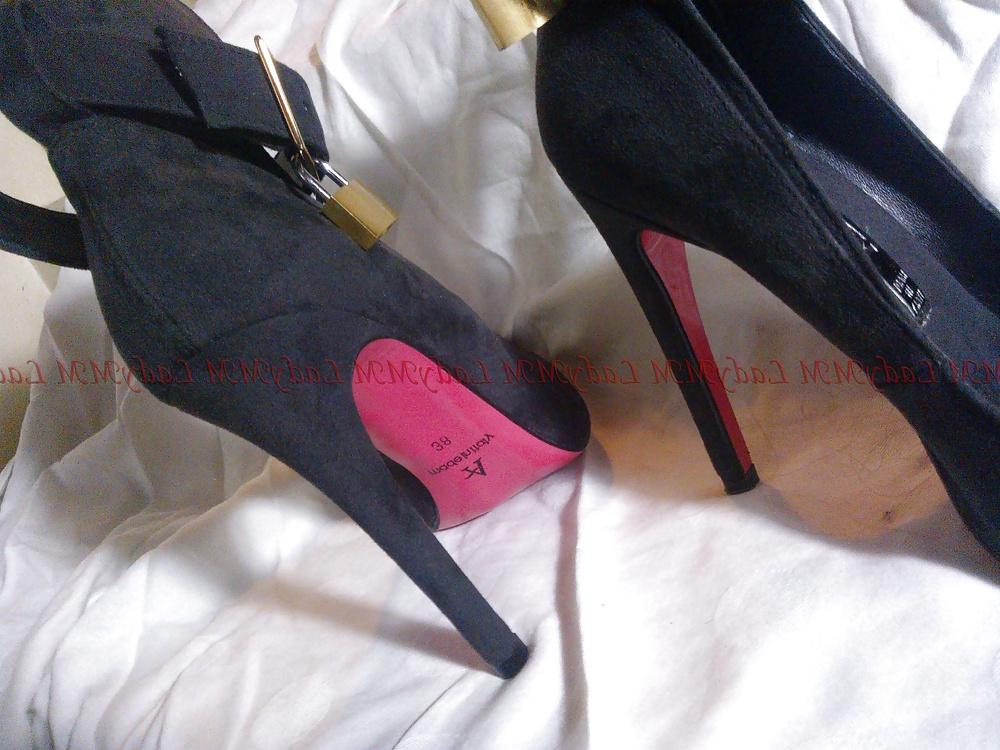 12P LadyMM Italian Milf. Her new black and red high heeled shoes