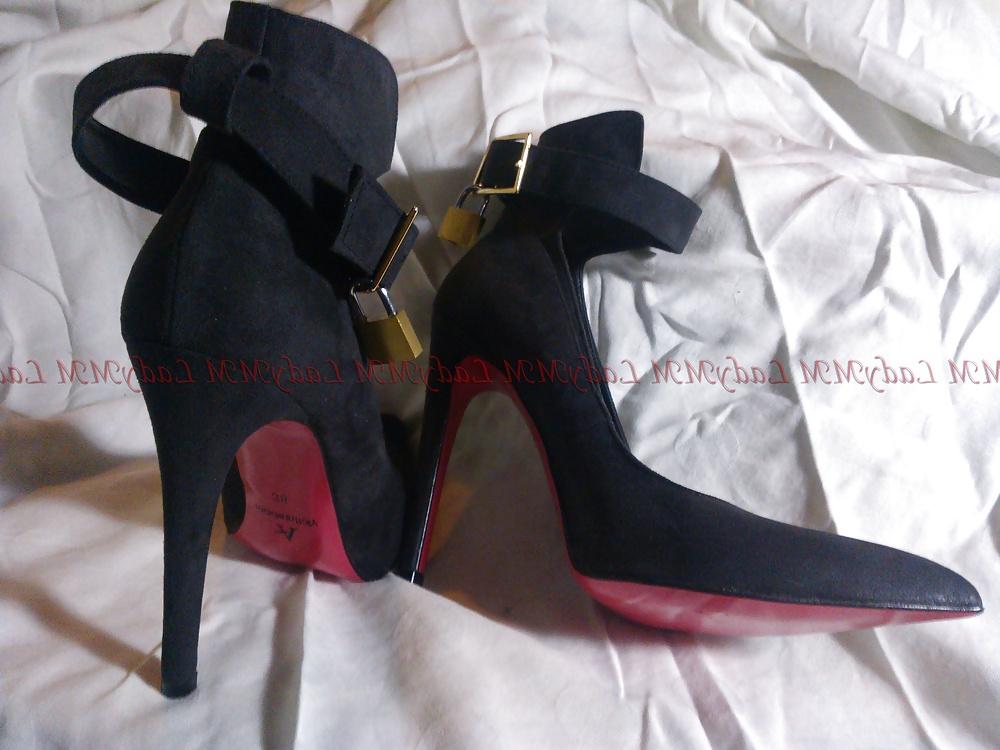 12P LadyMM Italian Milf. Her new black and red high heeled shoes