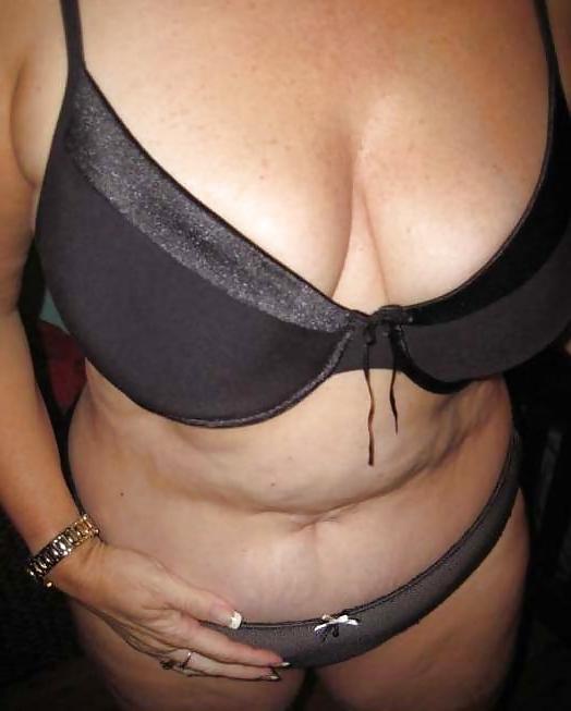 16P Mature houswife at work and posing