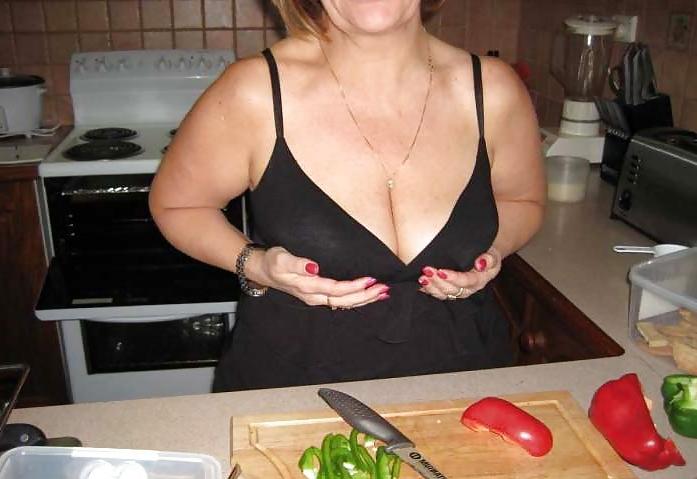 16P Mature houswife at work and posing