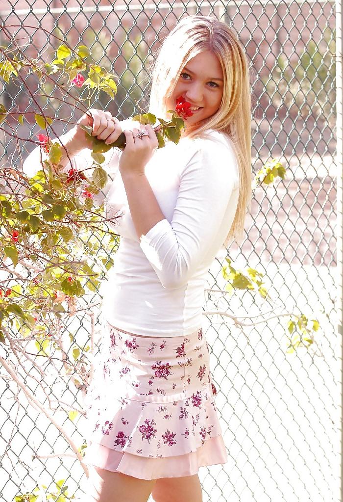 25P Hot busty blonde posing by a wire fence