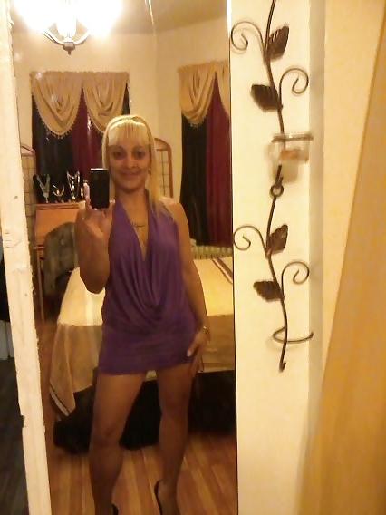 10P Latina milf with amazing legs